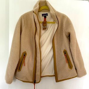NWT Patagonia Divided Jacket. Cream color Sherpa fleece with lining